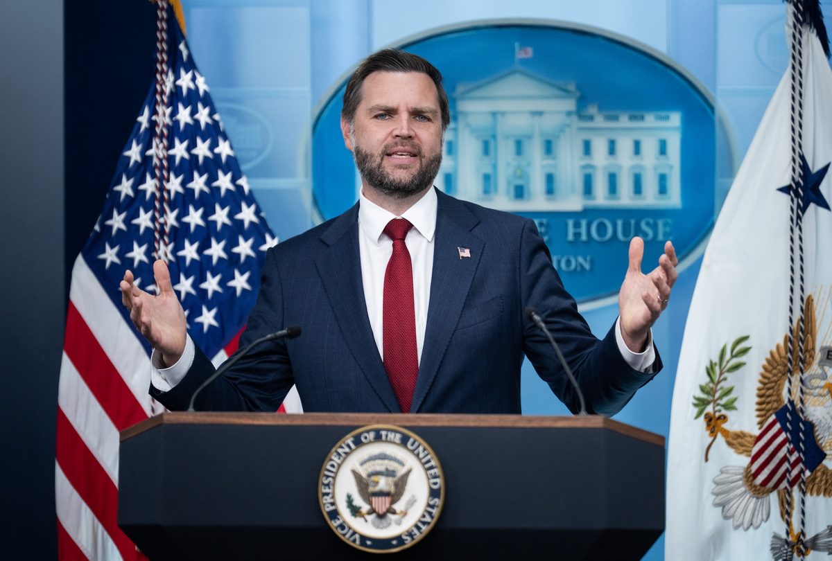 美国副总统万斯：伊朗若不停止袭击商船 华盛顿政府不会与其谈判